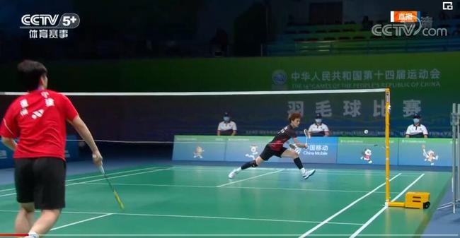 多名评论员 多名评论员